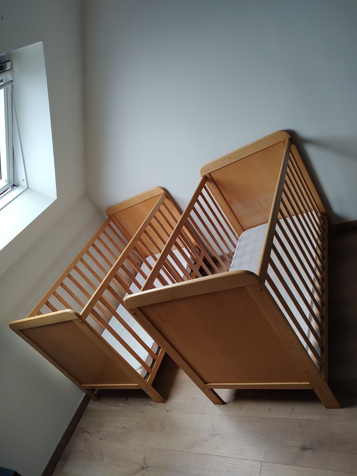 twee babybedjes, Kinderen en Baby's, Babywiegjes en Ledikanten, Ophalen, Gebruikt, Ledikant
