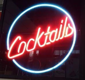 Cocktails decoratie verlichting cafe kroeg mancave filmset, Verzamelen, Merken en Reclamevoorwerpen, Ophalen