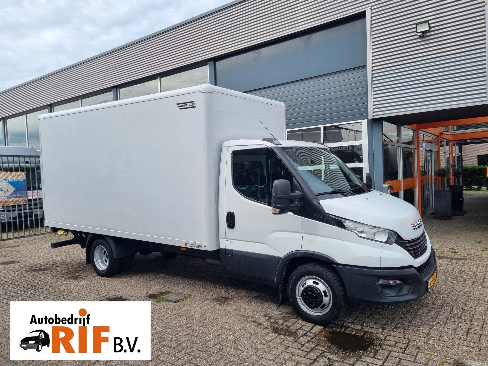 Iveco Daily 35C16/ 2.3D/ Bakwagen/ Laadklep, Autos, Achat, Euro 6, Boîte manuelle, 2 portes