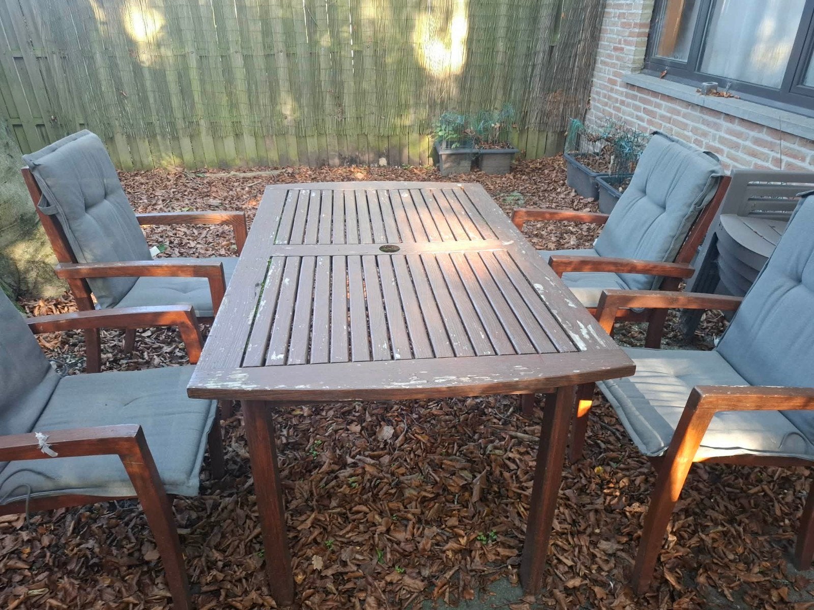 gratis tuintafel met kussens, zelf ophalen, Tuin en Terras, Ophalen, Gebruikt, Hout, 4 zitplaatsen