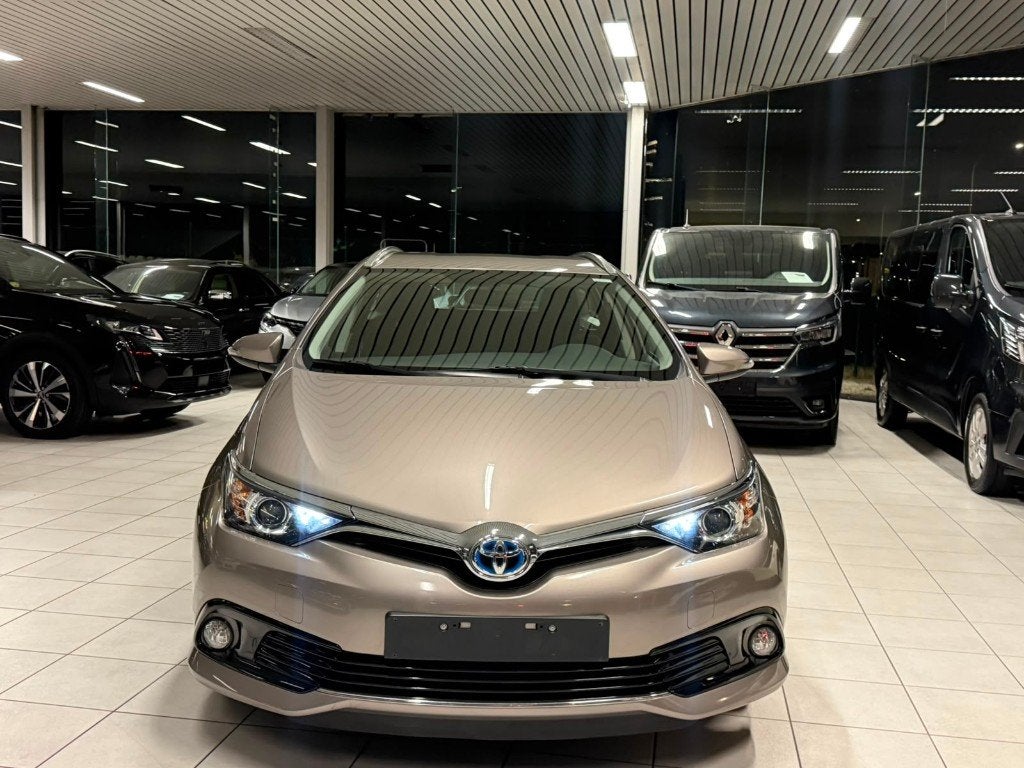 Toyota Auris 1.8 Essence/Hybride Automatique 73kW Euro 6b, https://public.car-pass.be/vhr/4fcfb7a2-368a-448b-a8bb-2cca574ae12f