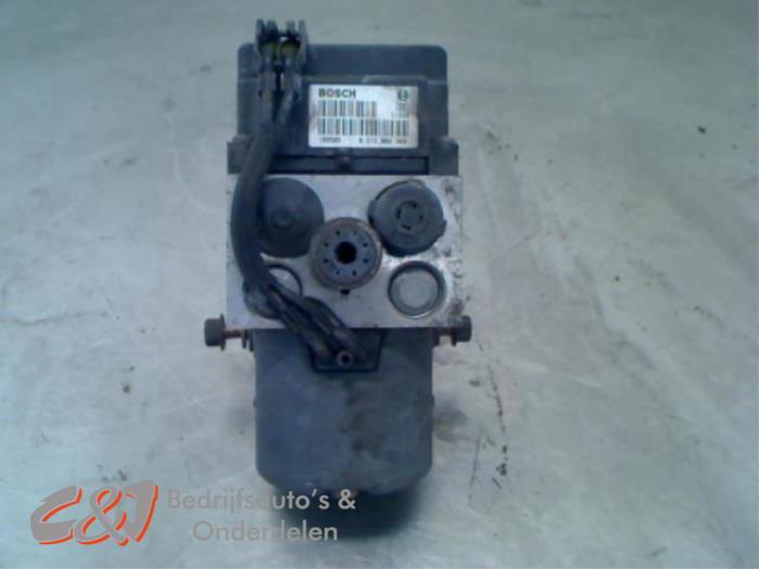 Pompe ABS d'un Nissan Terrano, -, 3 mois de garantie, Utilisé, -