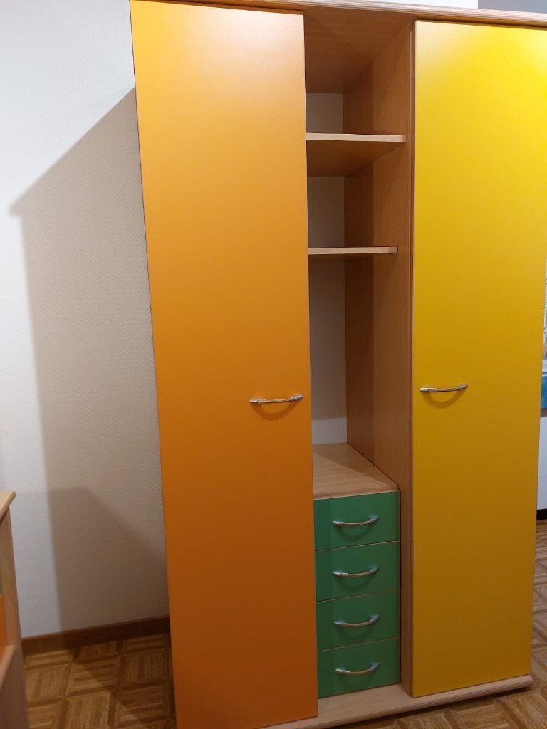 sprankelende jeugdslaapkamer beige hout met kleuraccenten, Huis en Inrichting, Slaapkamer | Complete slaapkamers, Zo goed als nieuw