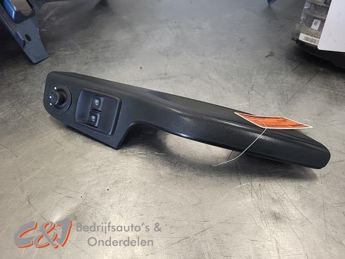 Commutateur vitre électrique d'un Renault Trafic, Renault, -, 3 mois de garantie, Utilisé