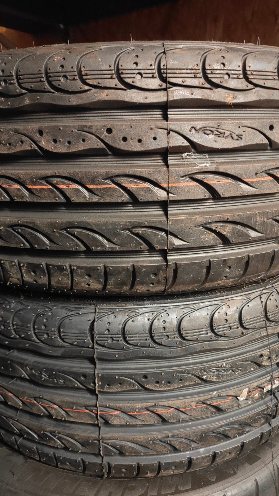 225/35r19 syron 90€ per stuk met montage en balanceren