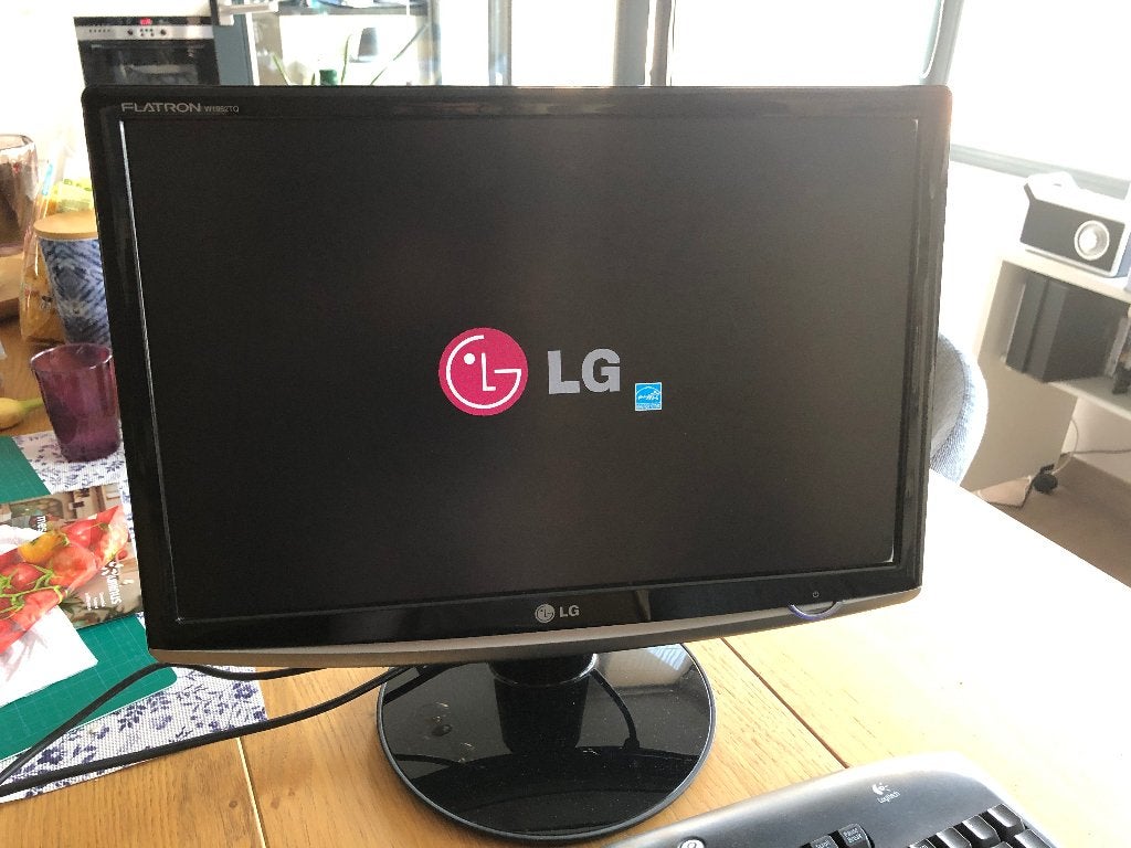 Moniteur pour PC 19 pouces de marque LG, modèle W1952TQ., Informatique & Logiciels, Moniteurs, Gaming, 1 à 2 ms, Autres résolutions