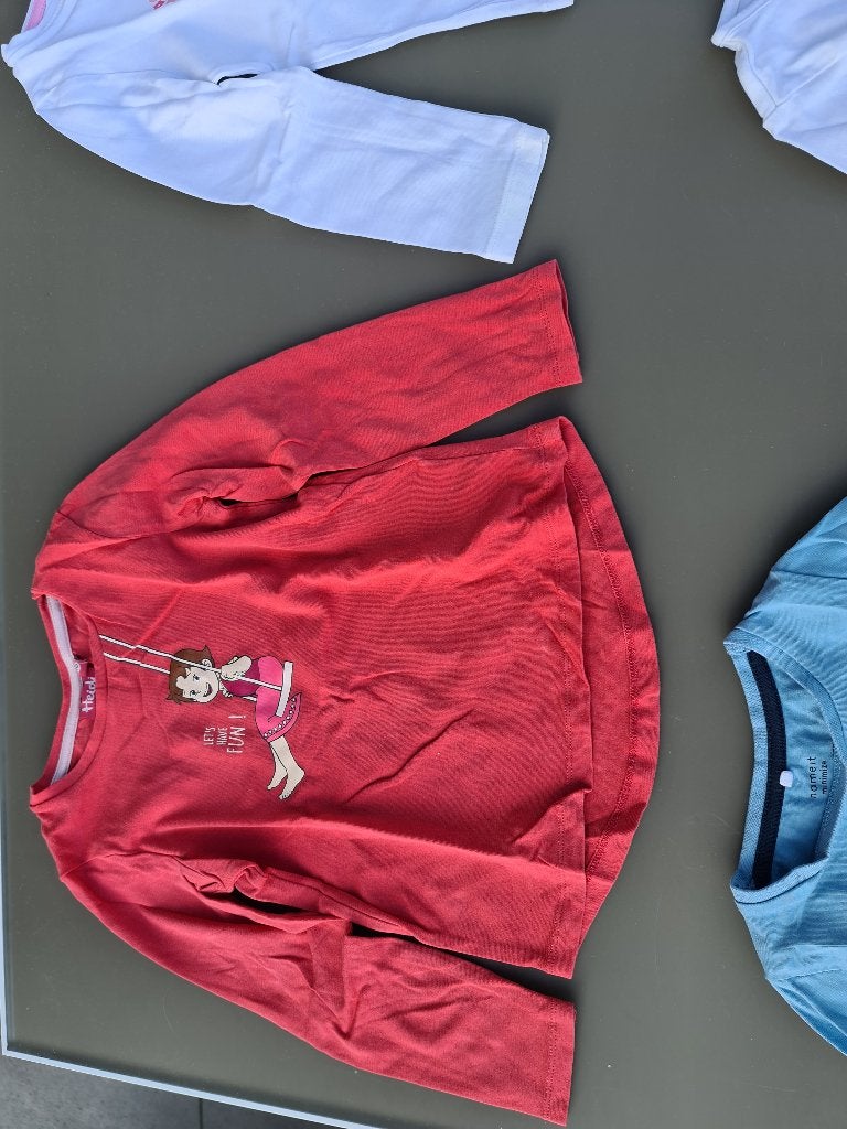 rode longsleeve t-shirt Heidi 110, Enfants & Bébés, Vêtements enfant | Taille 110, Enlèvement, Comme neuf