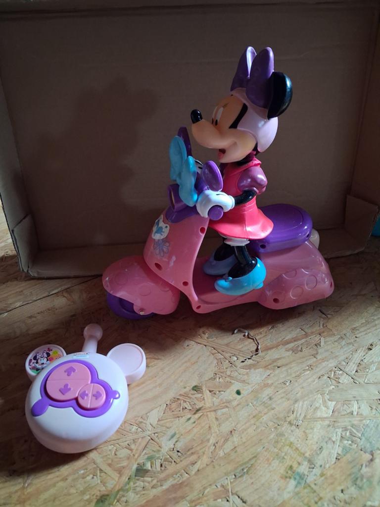 Scooter minnie téléguidée