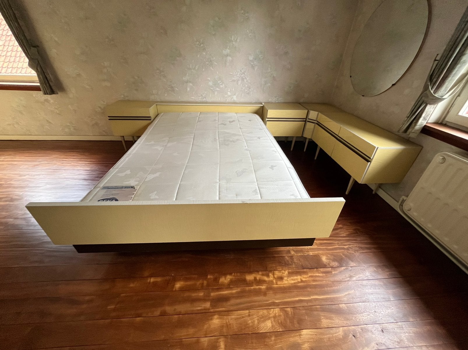 Complete slaapkamer (bed, nachtkastjes, grote kast), Huis en Inrichting, Slaapkamer | Complete slaapkamers, Ophalen, Gebruikt