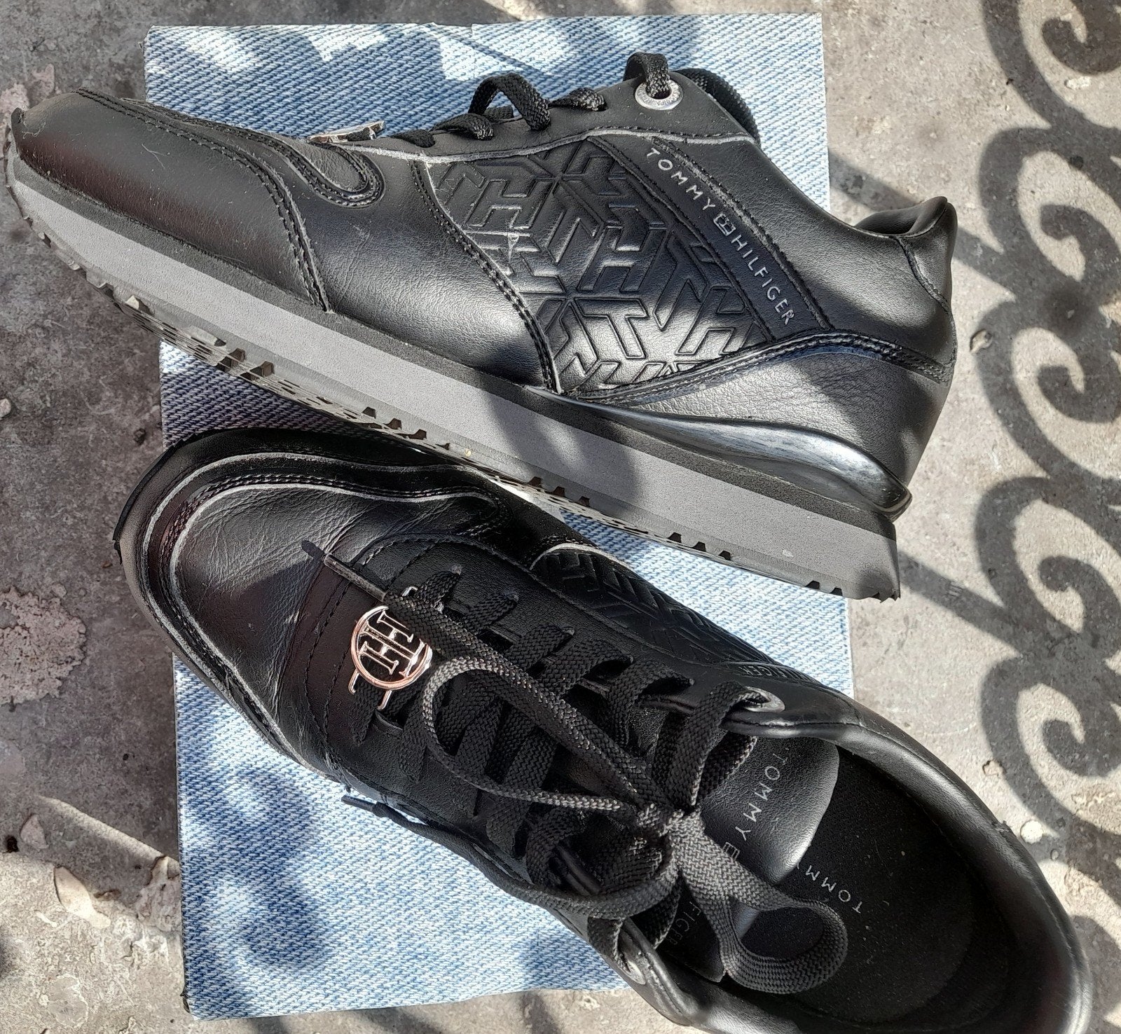 TOMMY HILFIGER sportschoenen, Kleding | Dames, Ophalen, Zwart, Zo goed als nieuw, Tommy Hilfiger