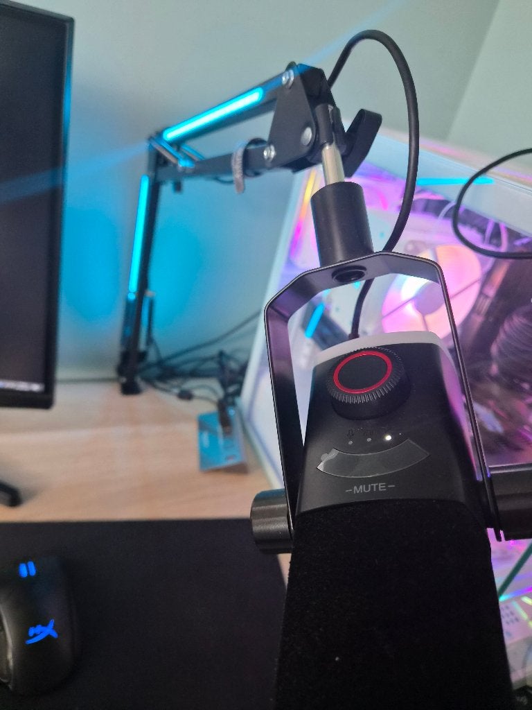 FIFINE AM8 Pro T RGB Gaming Microphone + Boom Arm, Muziek en Instrumenten, Ophalen, Zo goed als nieuw