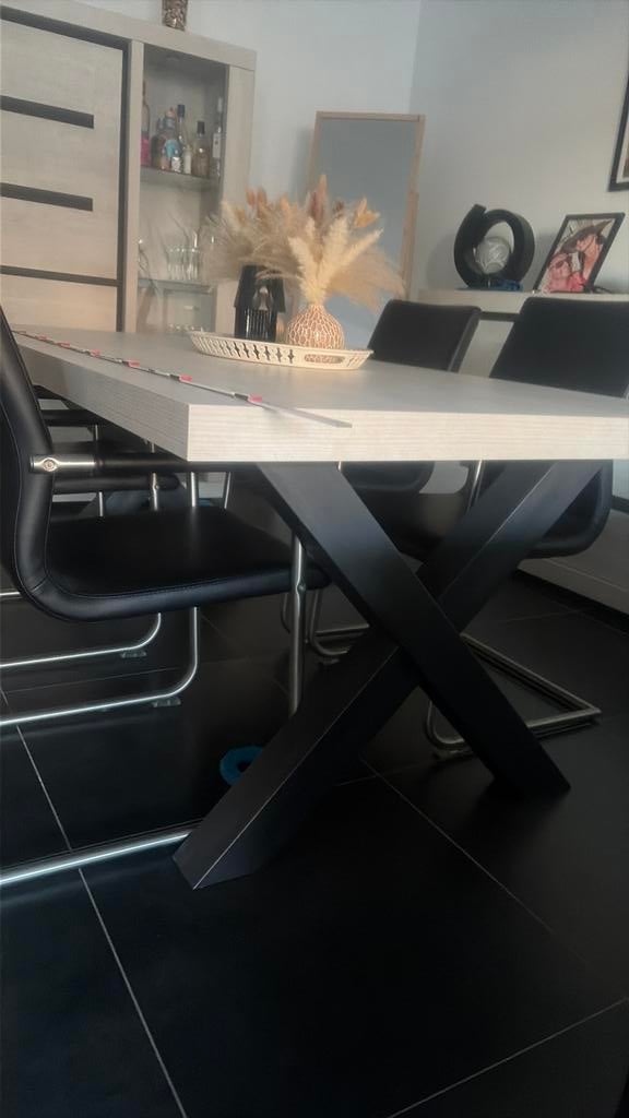 Ensemble de 4 chaises en porte-à-faux noires + table, Maison & Meubles, Chaises, Comme neuf, Bois, Métal, Noir, Enlèvement