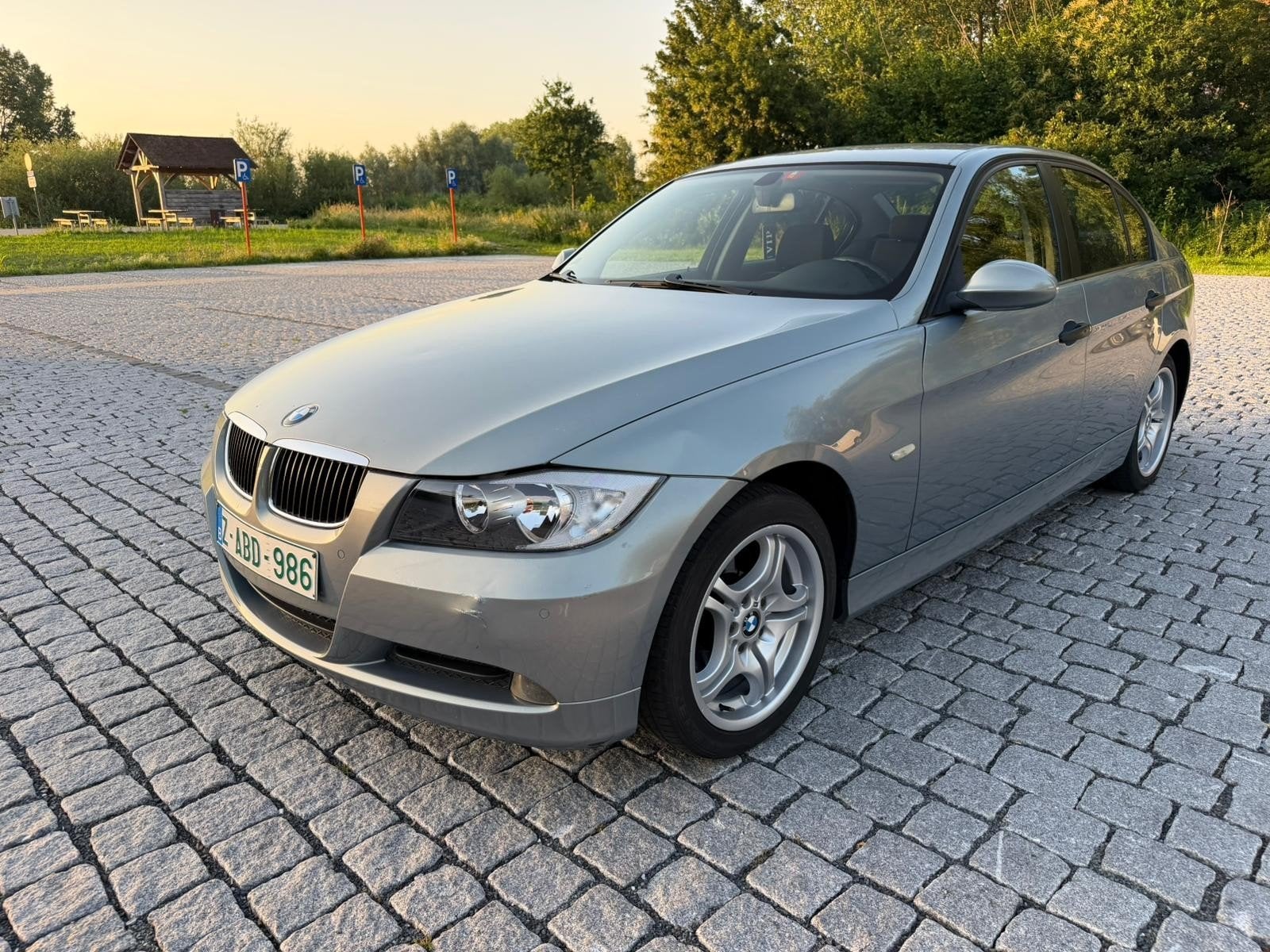 BMW 318I BENZINE E90 EURO4 AIRCO BLANCO GEKEURD VOOR VERKOOP, Autos, BMW, Vitres électriques, Achat, Entreprise, Noir
