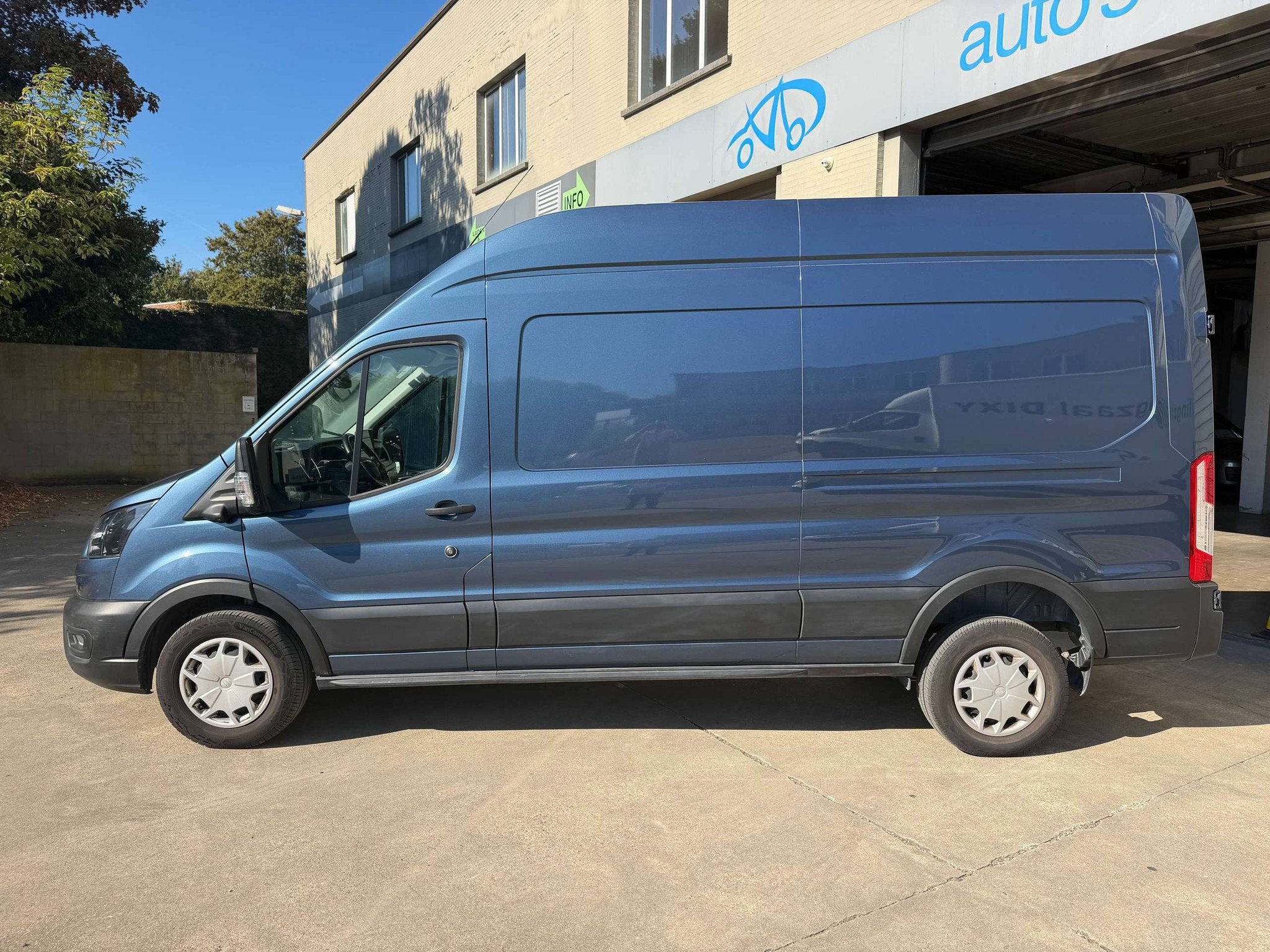 Ford Transit 2.0 TDCi L3 Trend Automaat L3H3 *€ 26.990 NET, Auto's, 4 deurs, Stof, Gebruikt, Euro 6