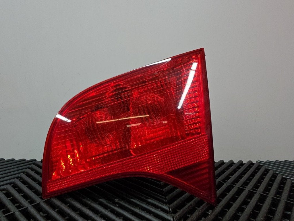 FEU ARRIÈRE DROIT A4 Avant (B7) (|8E9945094|8E9945094A|), Auto-Union-Straße  1,
85057  Ingolstadt, DE, Info@audi.de, Audi, Utilisé