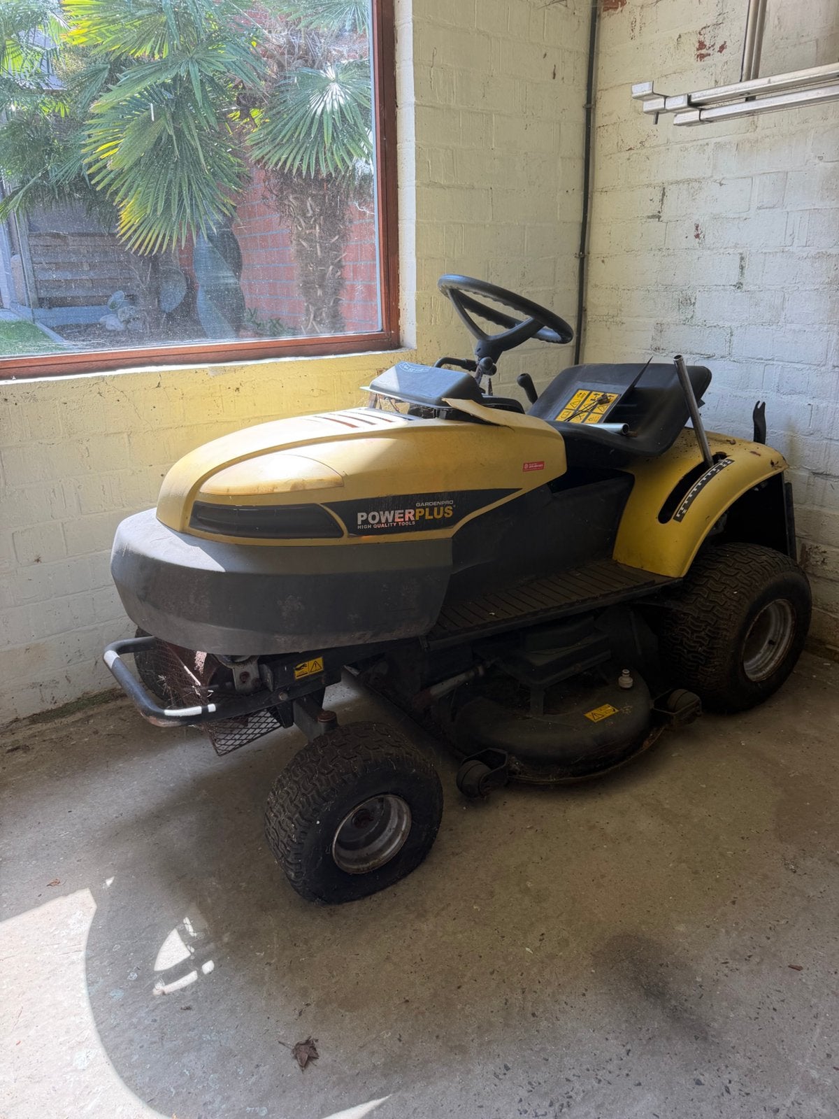 Tondeuse autoportée Powerplus, Jardin & Terrasse, Enlèvement, Utilisé, Démarrage électrique, 90 à 120 cm
