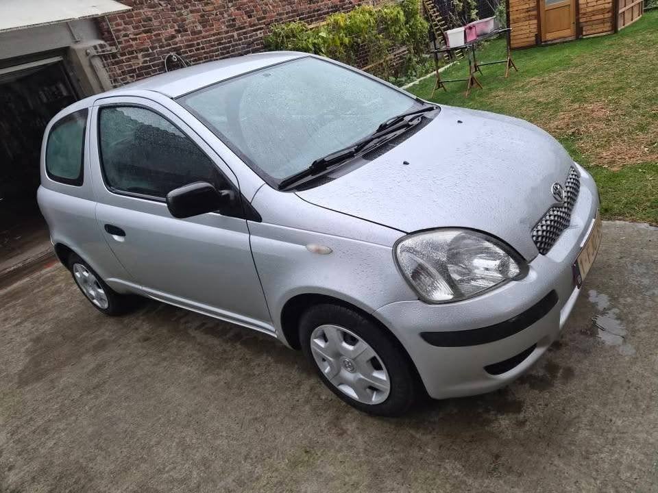 Toyota yaris 1000 vvti essence/ climatisation, Auto's, Voorwielaandrijving, Stof, Grijs, Particulier