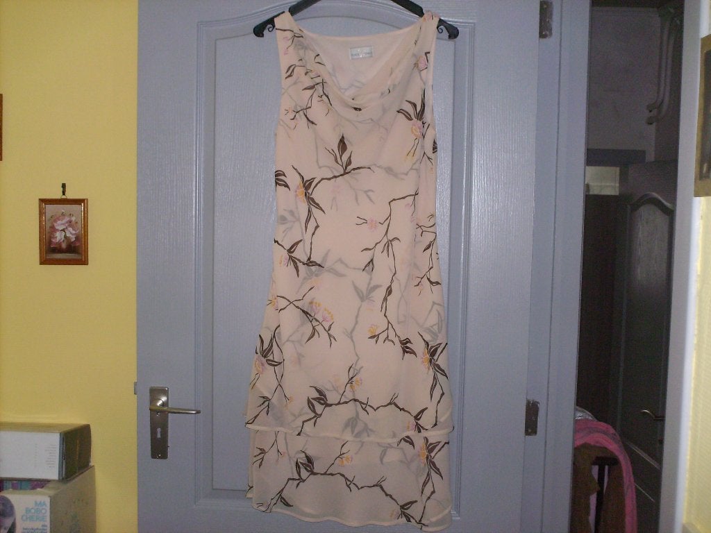 a vendre robe pour dame, Vêtements | Femmes, Robes, Enlèvement ou Envoi, 3 suisses, Beige, Sous le genou