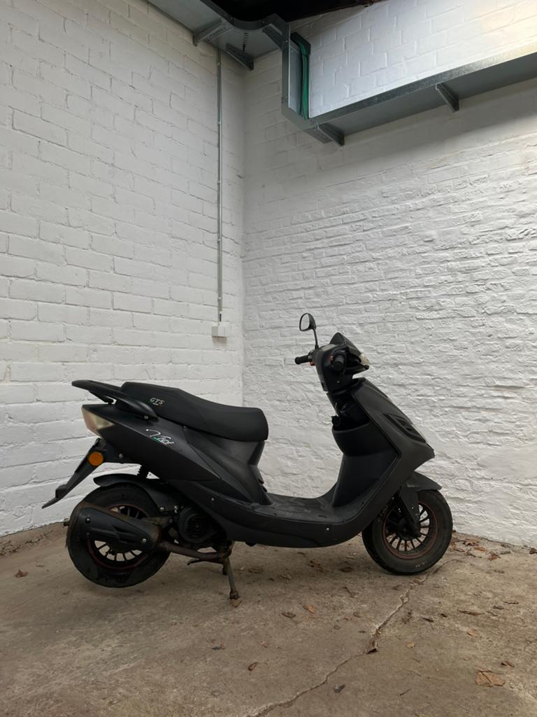 GTS VICI (Classe B), Enlèvement, Utilisé, Essence, Autres marques