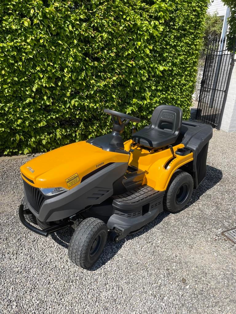 STIGA ESTATE 384M BENZINE ZITMAAIER, Tuin en Terras, Ophalen, Zo goed als nieuw, Opvangbak