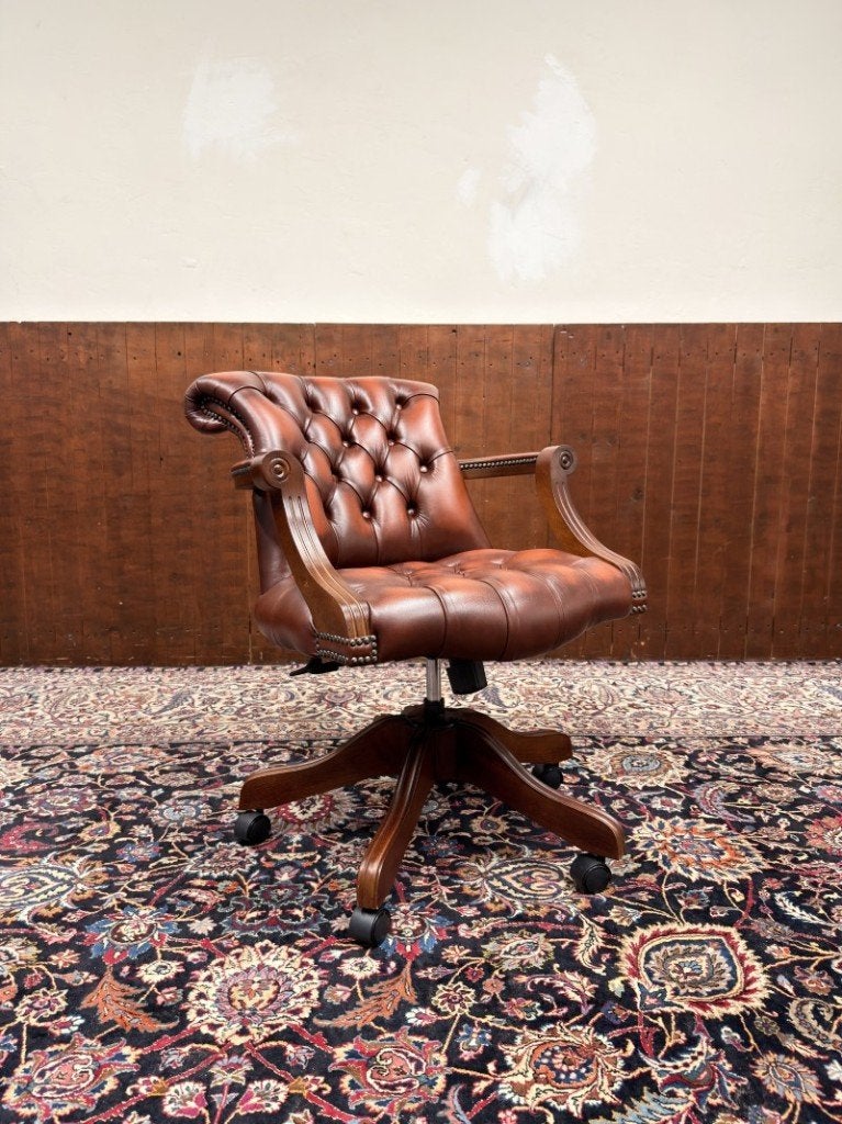 NIEUW! Klassiek Engels Chesterfield Bureaustoel, Antiquités & Art, Antiquités | Bureau & Affaires, Enlèvement