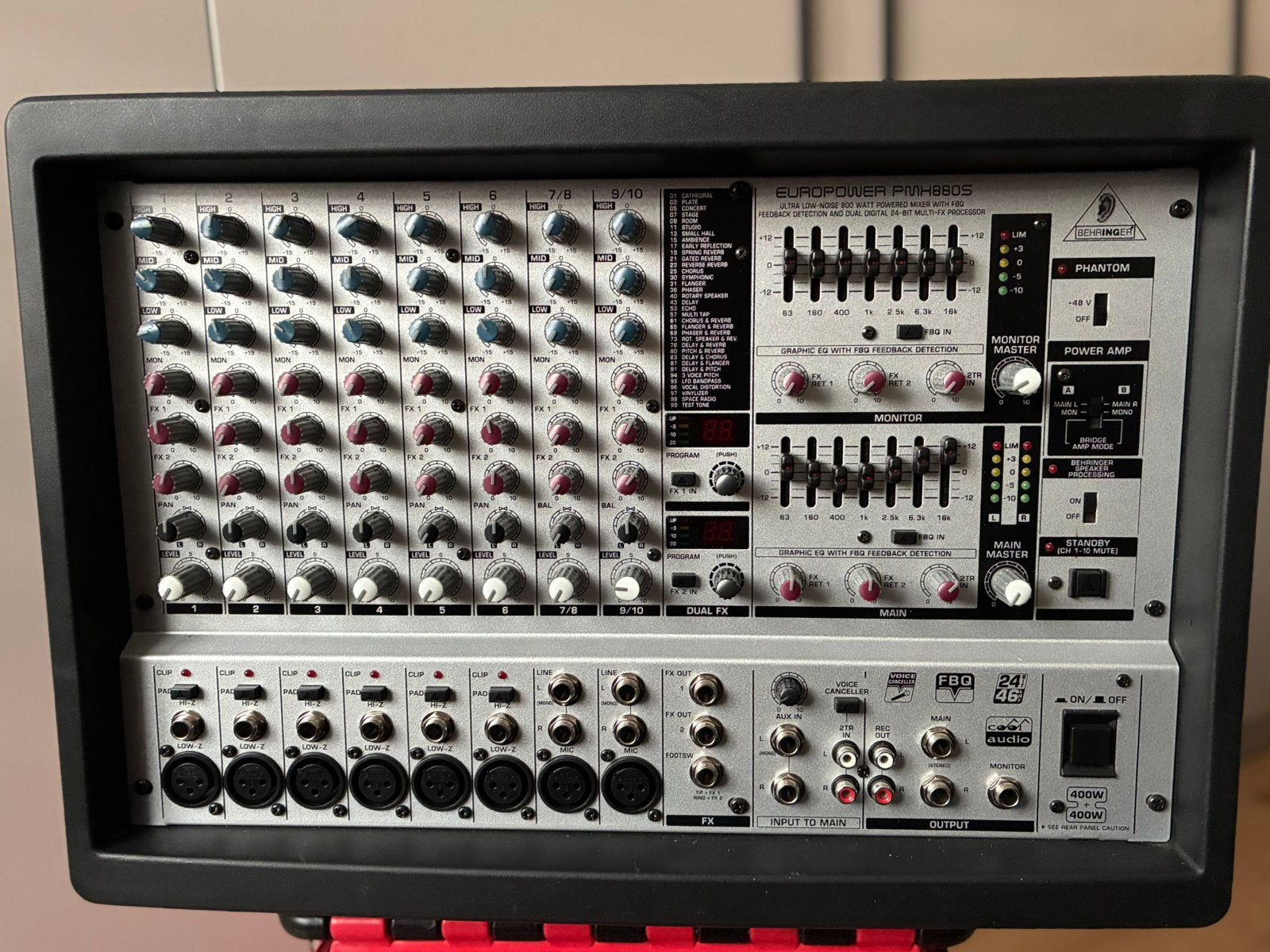 TABLE DE MIXAGE AMPLIFIEE BEHRINGER EUROPOWER PMH880S + 2 HP, Enlèvement, Comme neuf, 5 à 10 canaux, Entrée micro