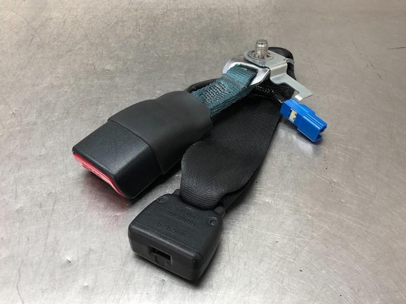 BOUCLE DE CEINTURE ARRIÈRE DROIT Yaris III (P13) (|18138|), Utilisé, Toyota