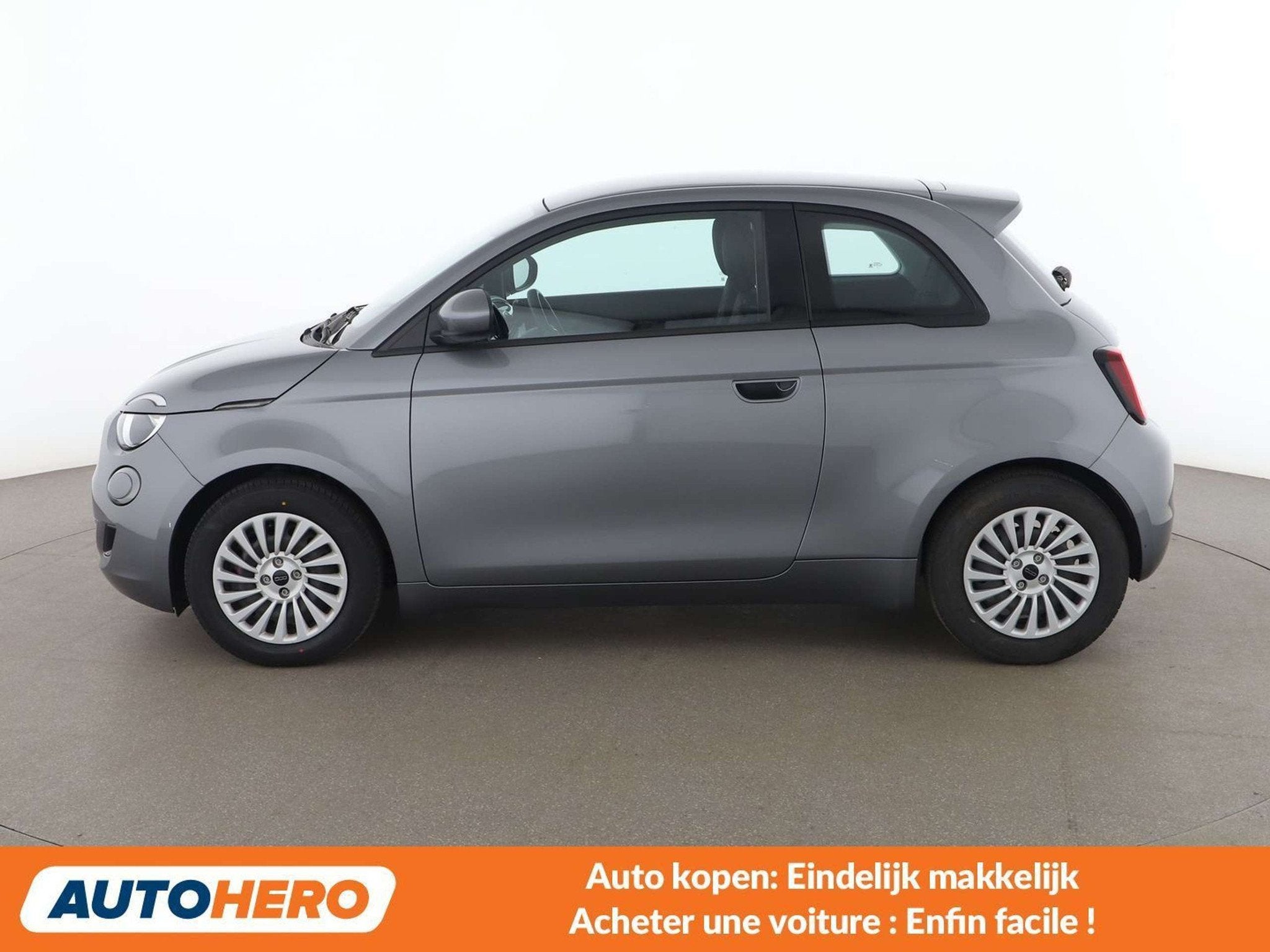Fiat 500E electric drive 70 kW Action (bj 2022, automaat), Auto's, 4 zetels, Stof, Gebruikt, Zwart