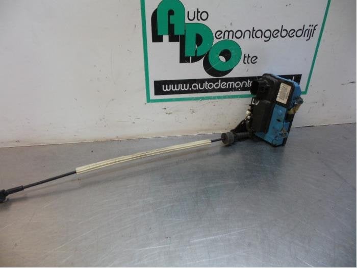 Deurslot Mechaniek 4Deurs links-voor van een Volvo V70, Gebruikt, -, -, Ophalen of Verzenden