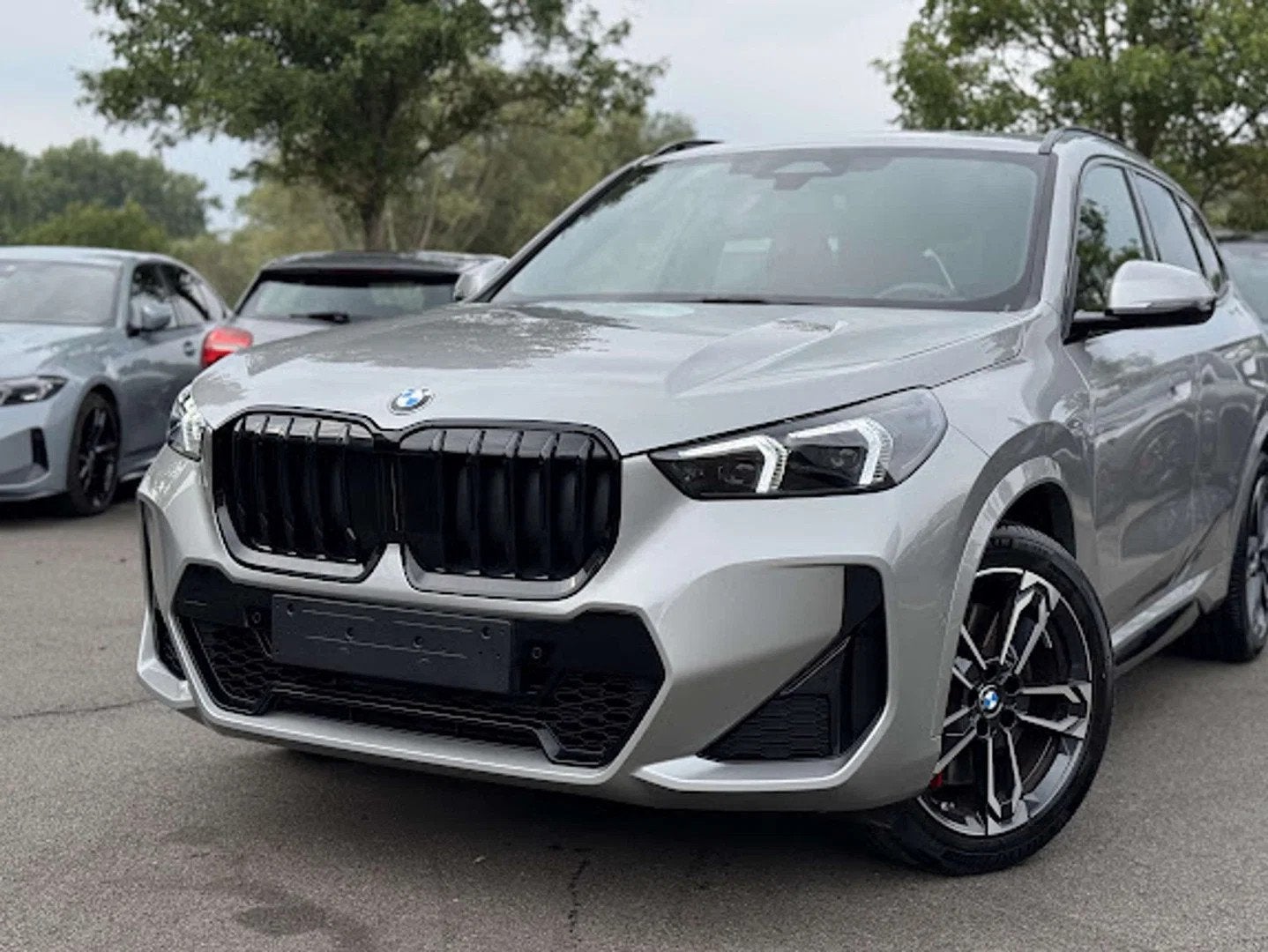BMW X1 sDrive18i M Sport Pro / PANO / CAM / KEYLESS / SPOILE, Gebruikt, Zwart, 136 pk, Bedrijf