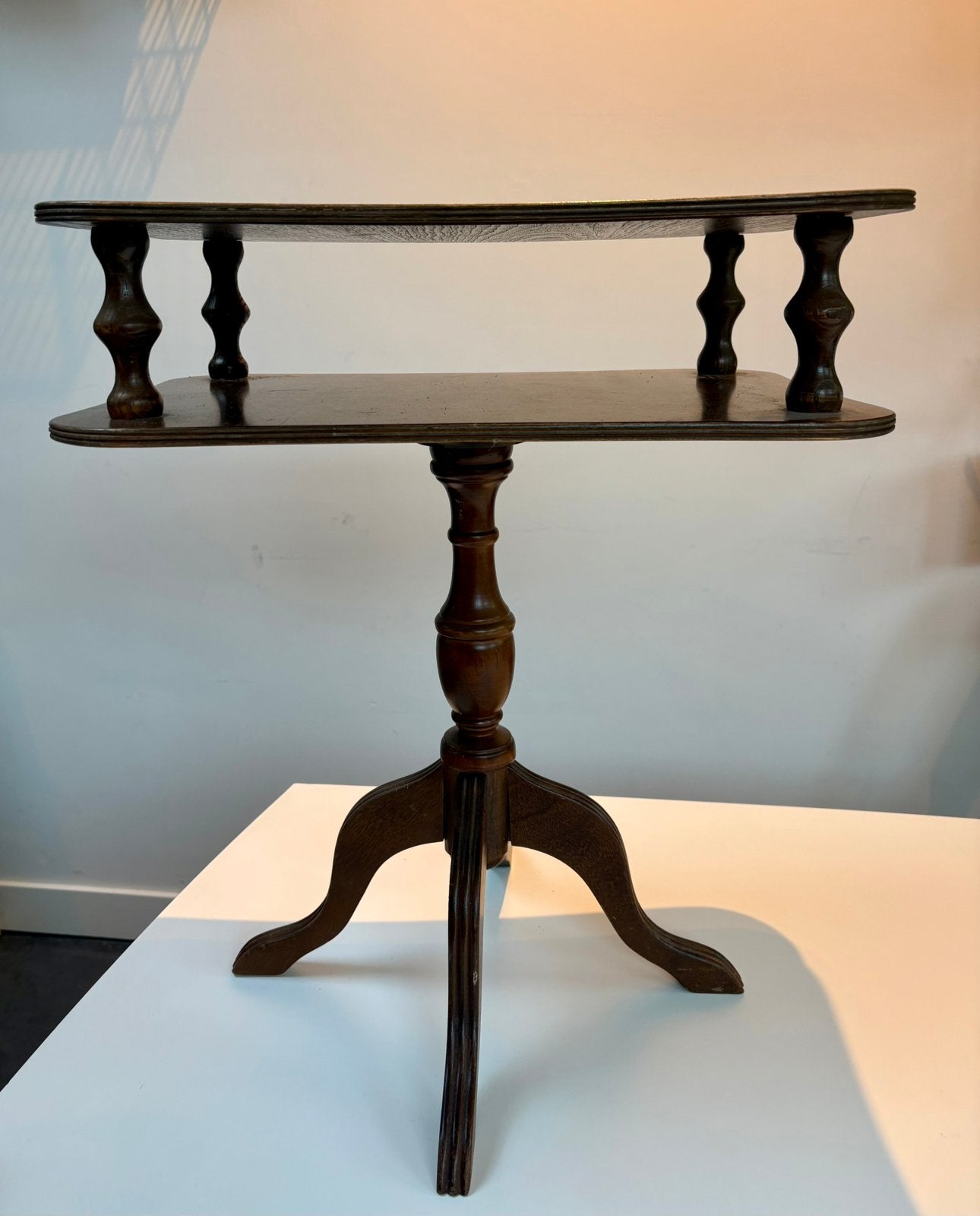 Klassieke Engelse bijzettafel groen lederen top/goudopdruk, Ophalen of Verzenden