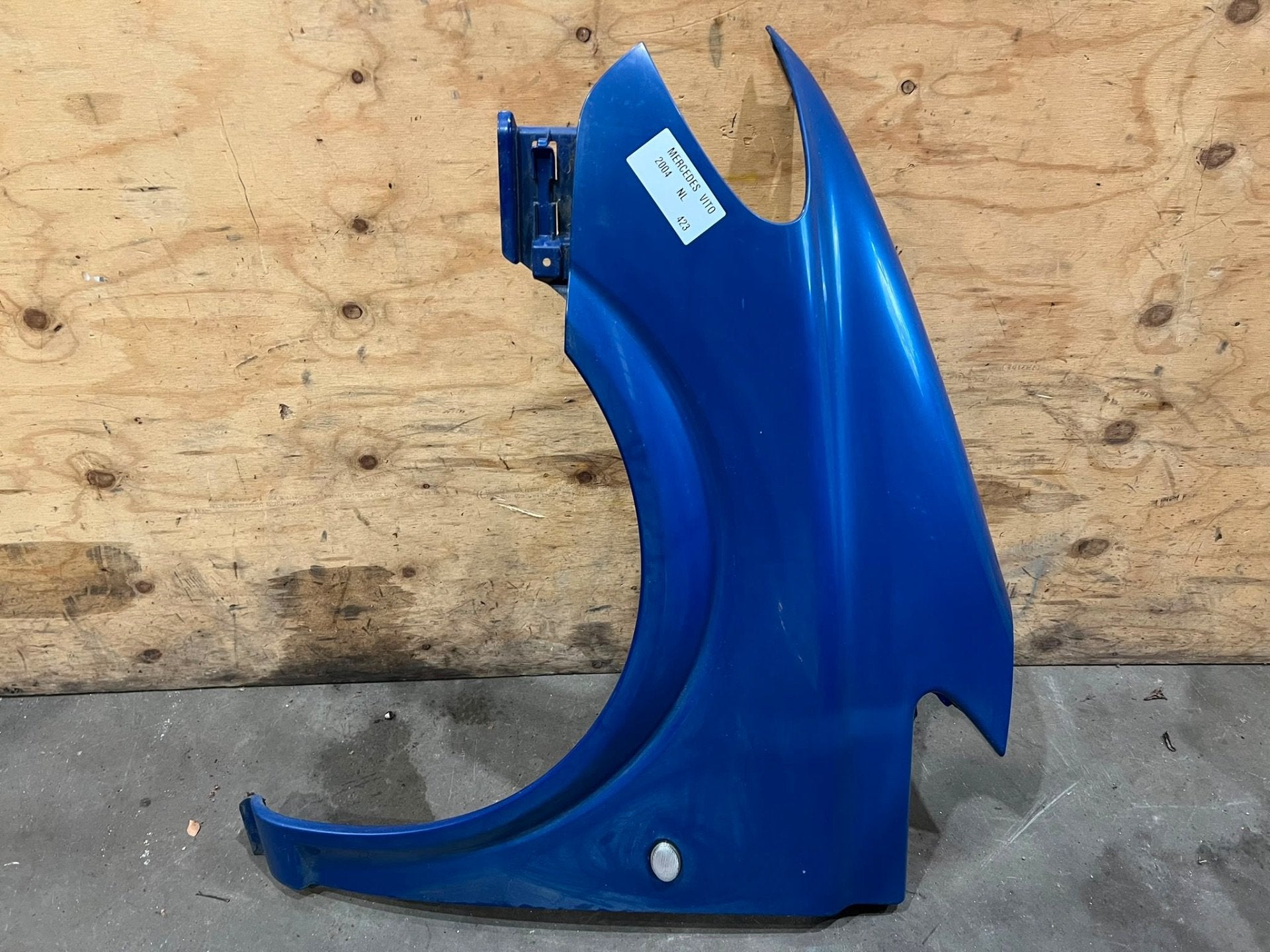 Mercedes Vito W639 5370Blauw Voorscherm RechtsVoor 2003 2014, Auto-onderdelen, Gebruikt, Mercedes-Benz AG, Mercedes-Benz, Mercedesstrasse 120
70372  Stuttgart, DE