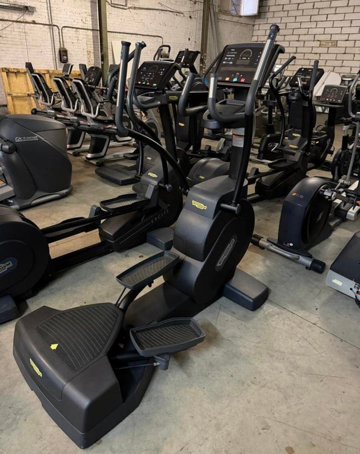 TECHNOGYM 700 EXCITE CROSSOVER CROSSTRAINER, Sport en Fitness, Fitnessmaterialen, Zo goed als nieuw, Ophalen