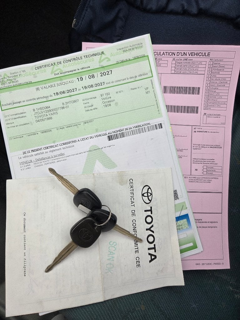 Toyota Yaris 1.0i, Achat, 4 cm³, Boîte manuelle, Bleu