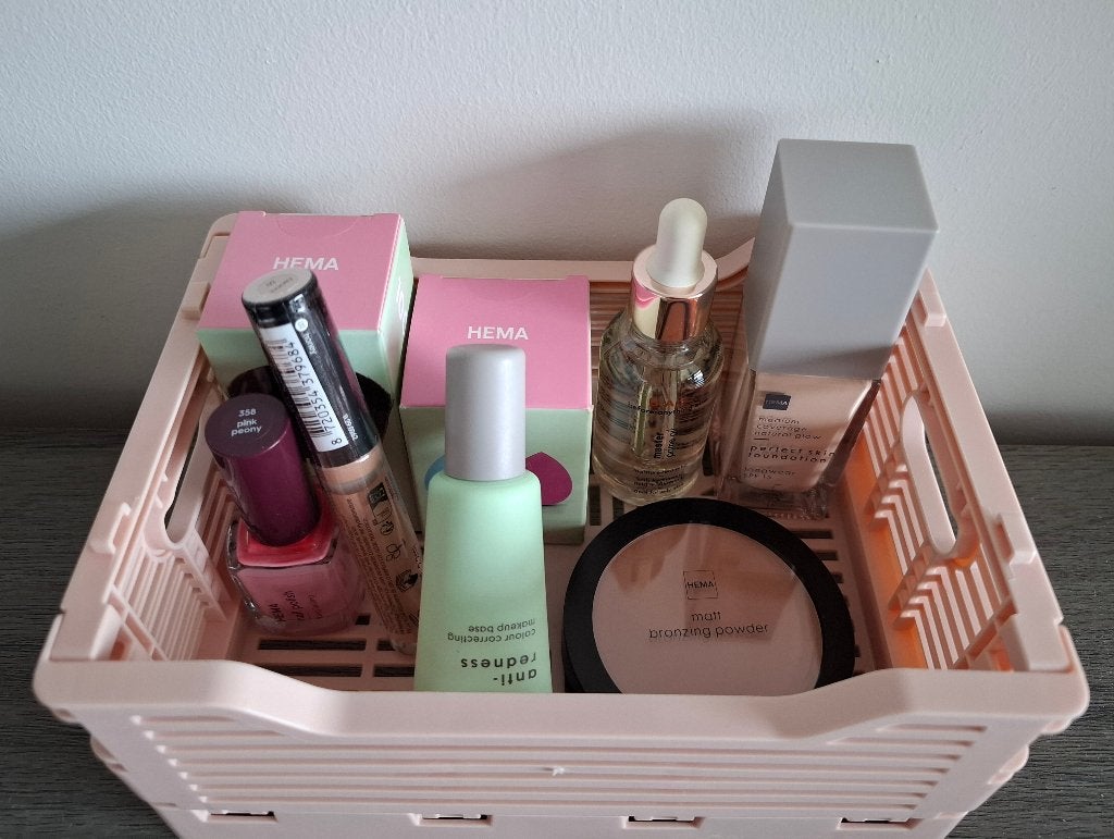 Box met make-up ( allerlei ) - Nieuw, Handtassen en Accessoires, Uiterlijk | Cosmetica en Make-up, Ophalen of Verzenden, Nieuw