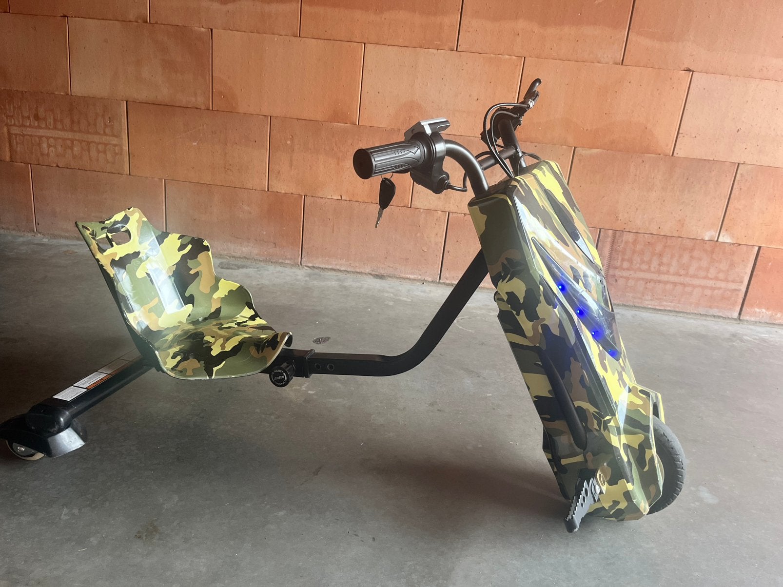 Kinder scooter /drift trike /driewieler electrisch, Kinderen en Baby's, Ophalen, Gebruikt