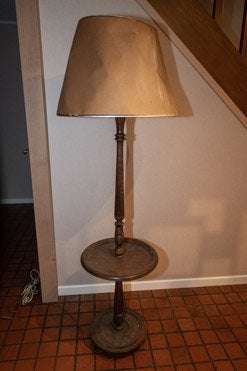 Vieux lampadaire vintage sur pied en bois, Enlèvement, Utilisé, Bois, 150 à 200 cm