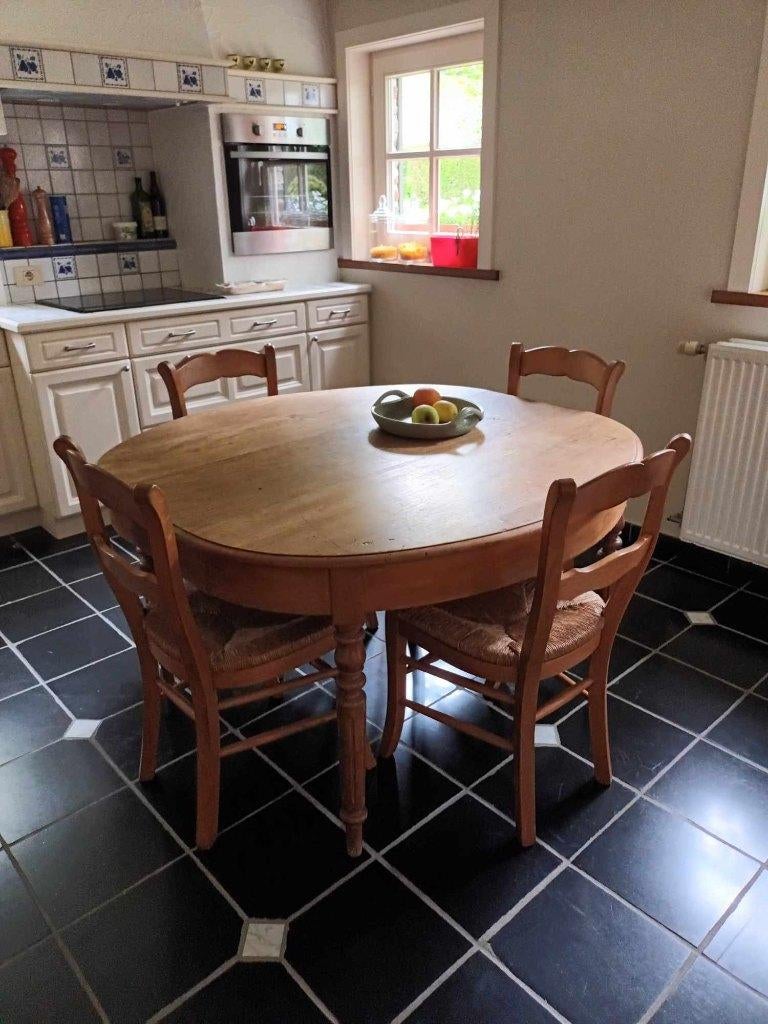 4 eiken stoelen plus antieke grenen tafel te koop!, Ophalen