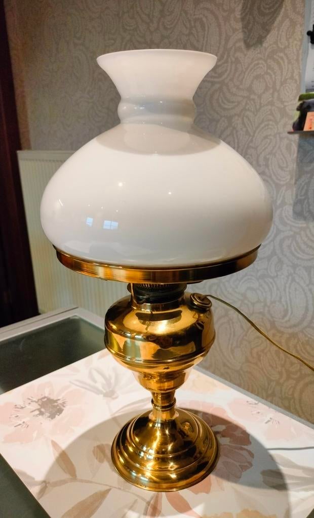 Koperen lamp met porseleinen kap, Ophalen