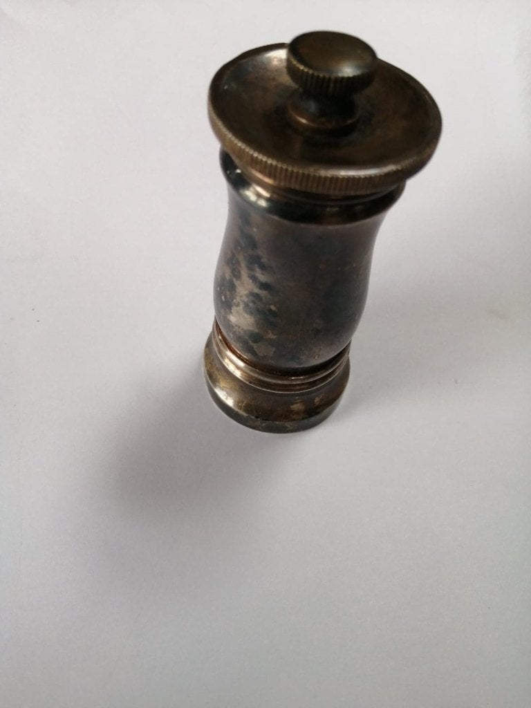 poivrier en argent, Enlèvement, Argent