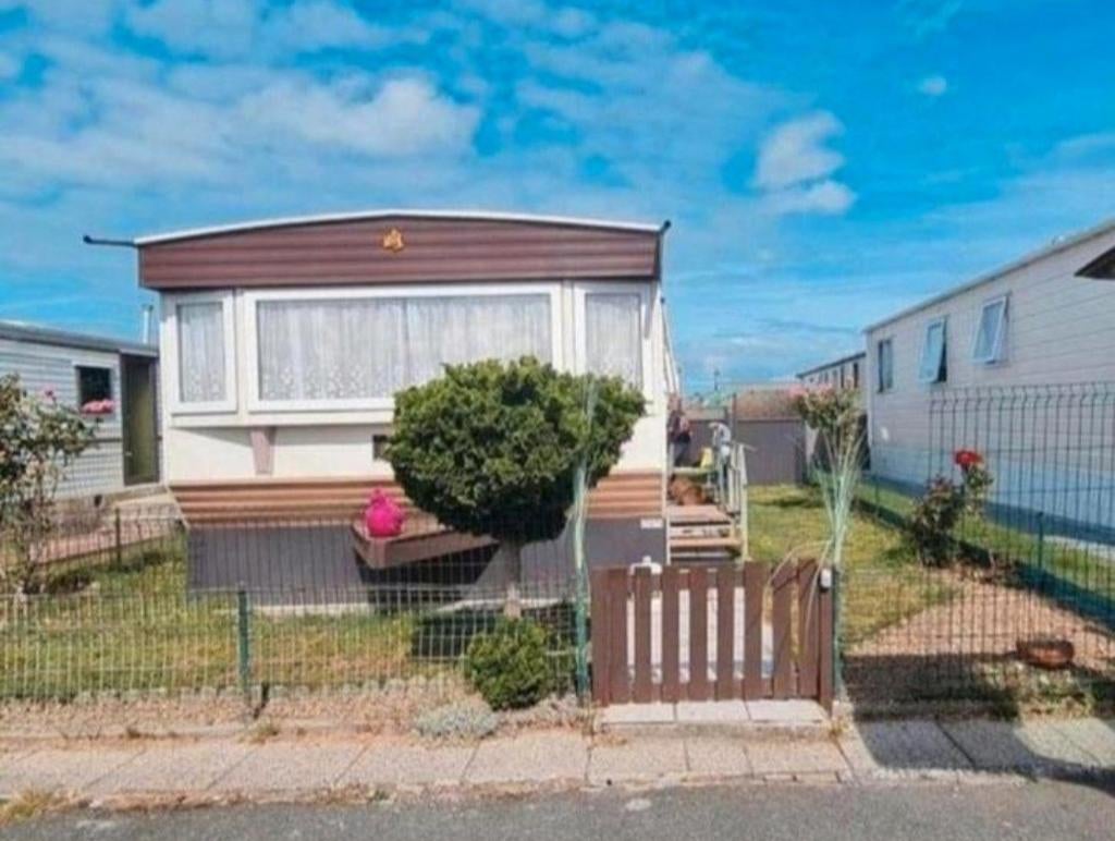 Caravane residentielle avec piscine.  Location toute l année