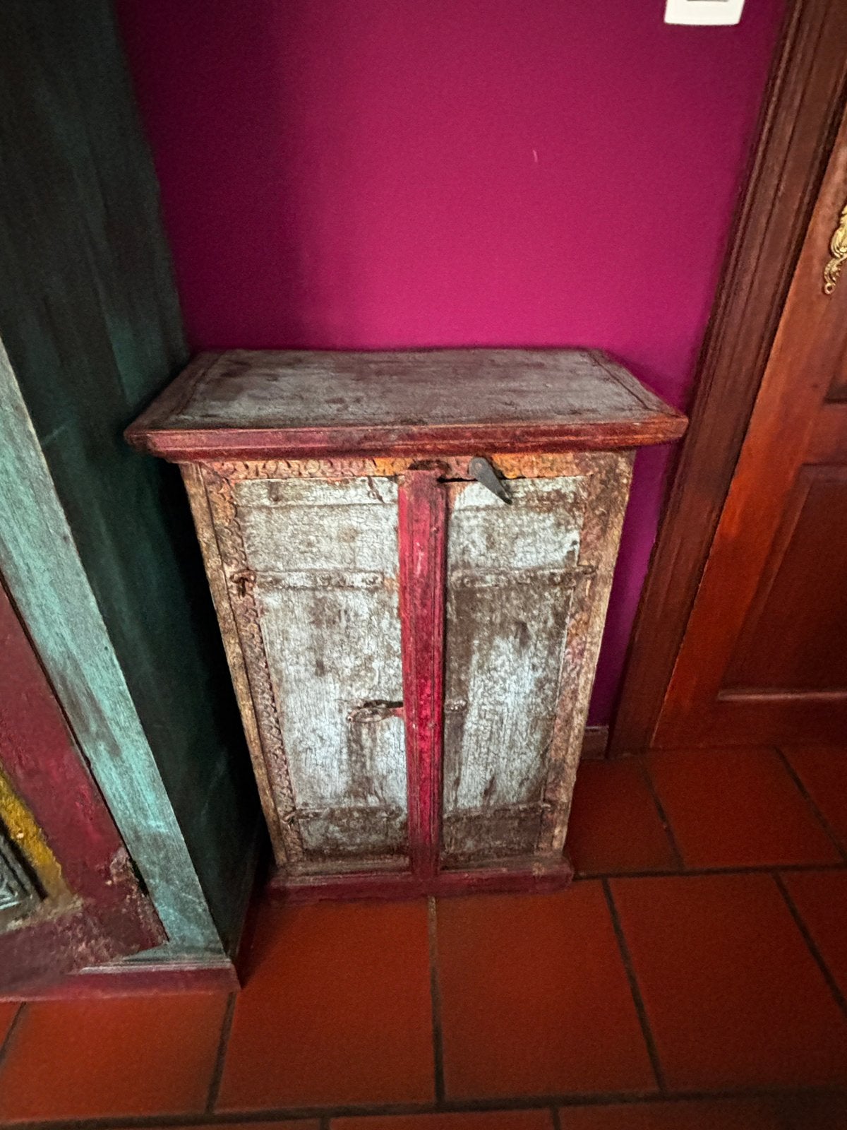 Meuble indien, Enlèvement, Utilisé