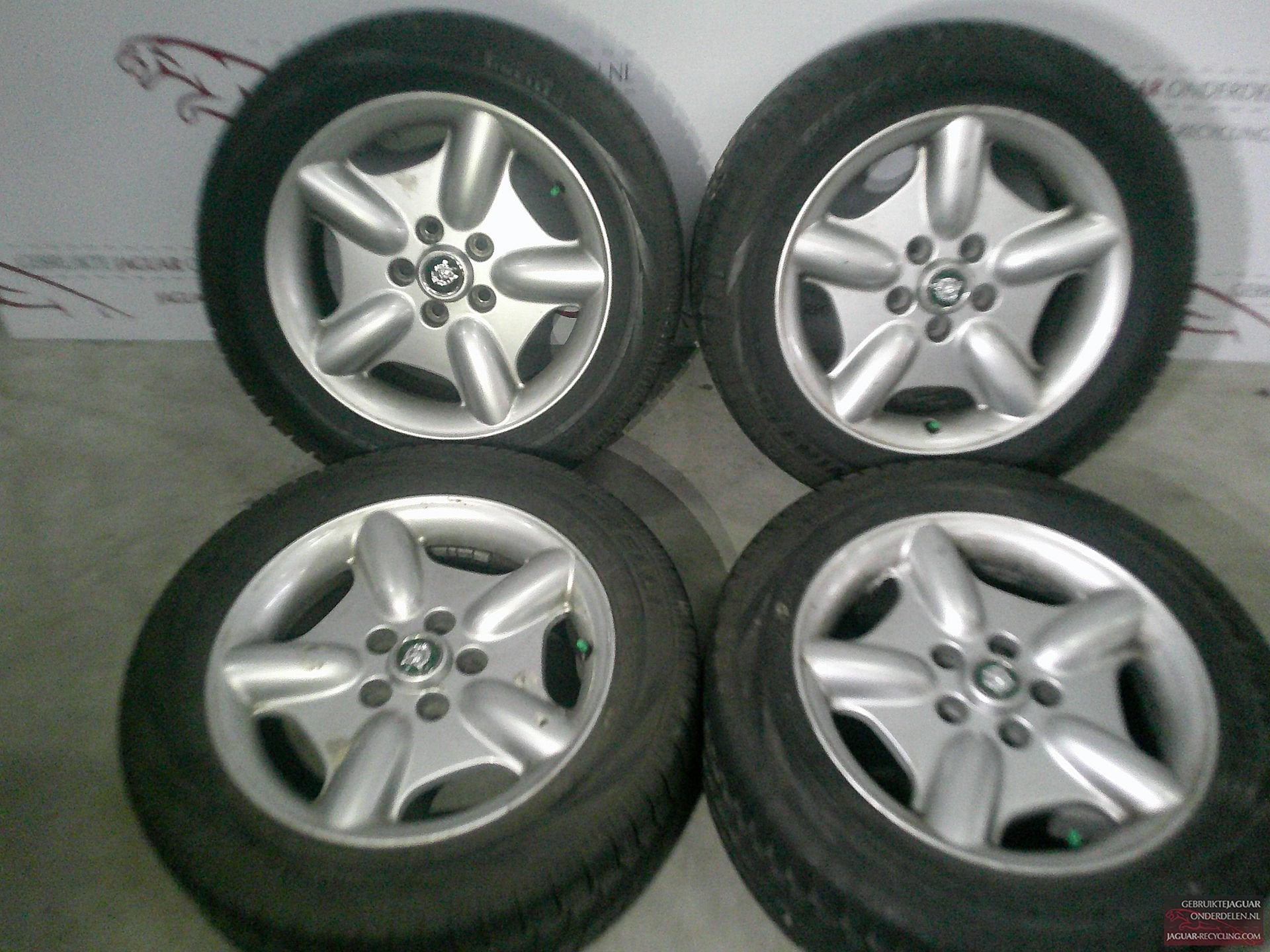 17" Jaguar XK8 Revolver velgen met Pirelli winterbanden, Pneus et Jantes, Véhicule de tourisme, -, 17 pouces