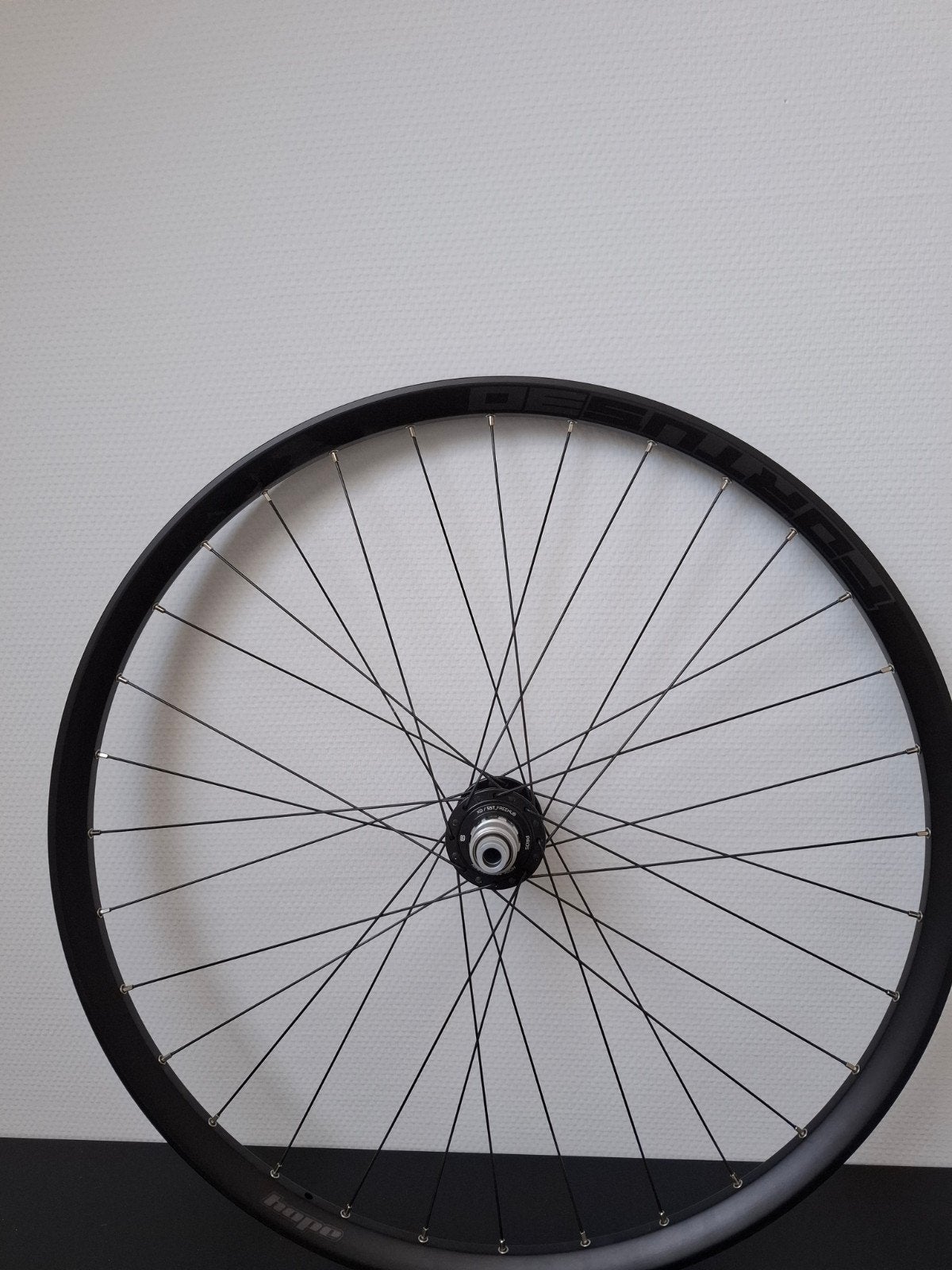 Hope Fortus 30 pro 5 boost xd 29" noir. État neuf., Enlèvement, Roue