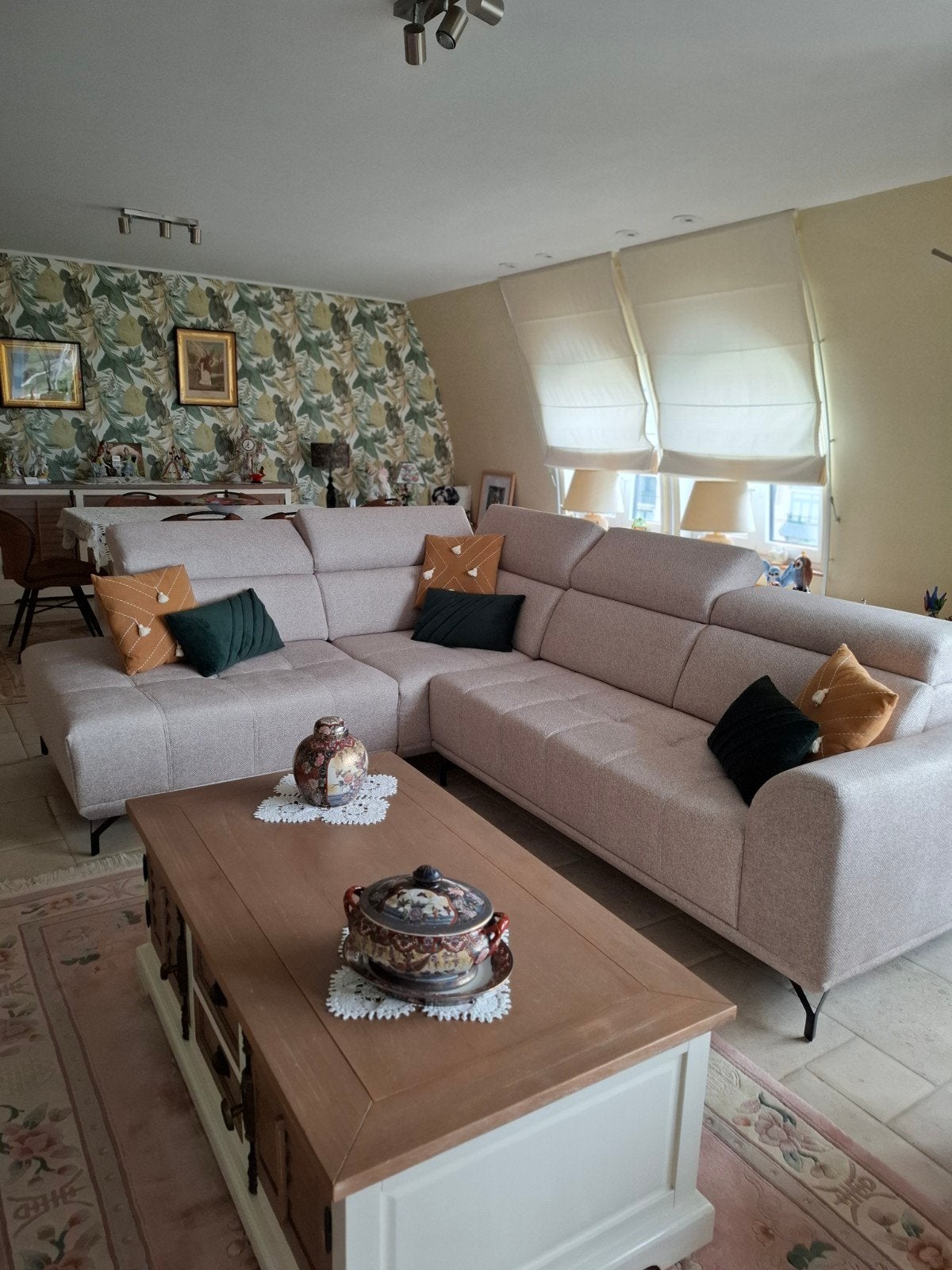 hoeksalon  te koop. kleur zandkleur licht beige, Huis en Inrichting, Ophalen, Stof
