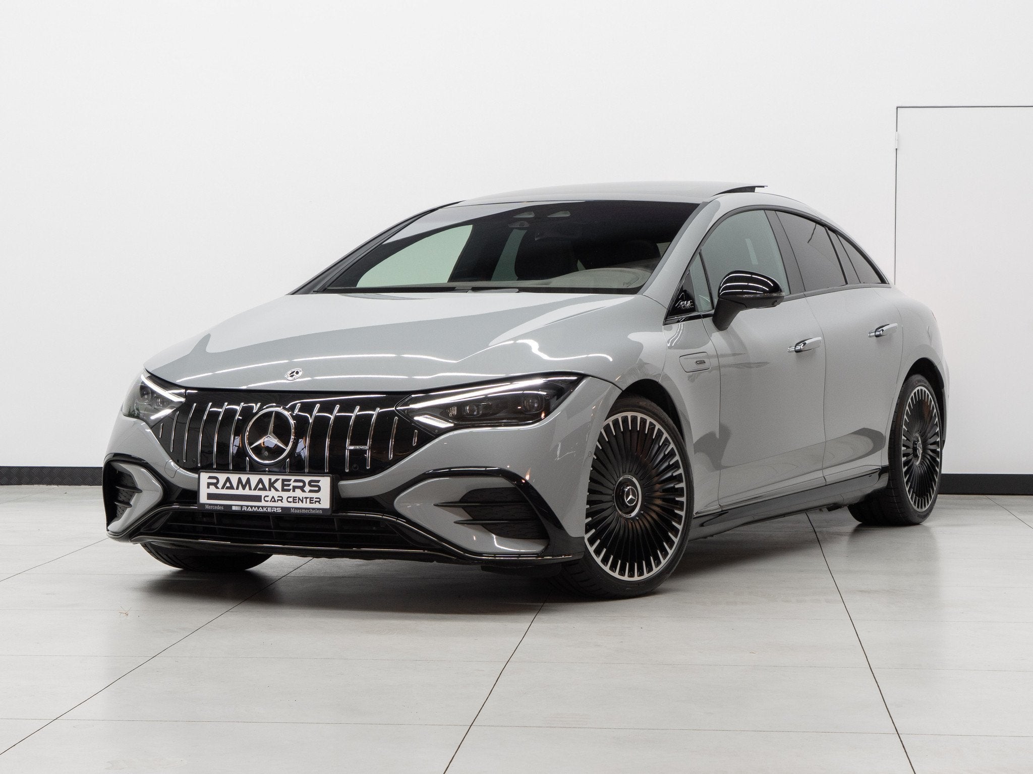Mercedes-Benz EQE 43 AMG 4M Night 21" HYPERSCREEN Nappaleder, Auto's, Automaat, 4 deurs, Gebruikt, Zwart