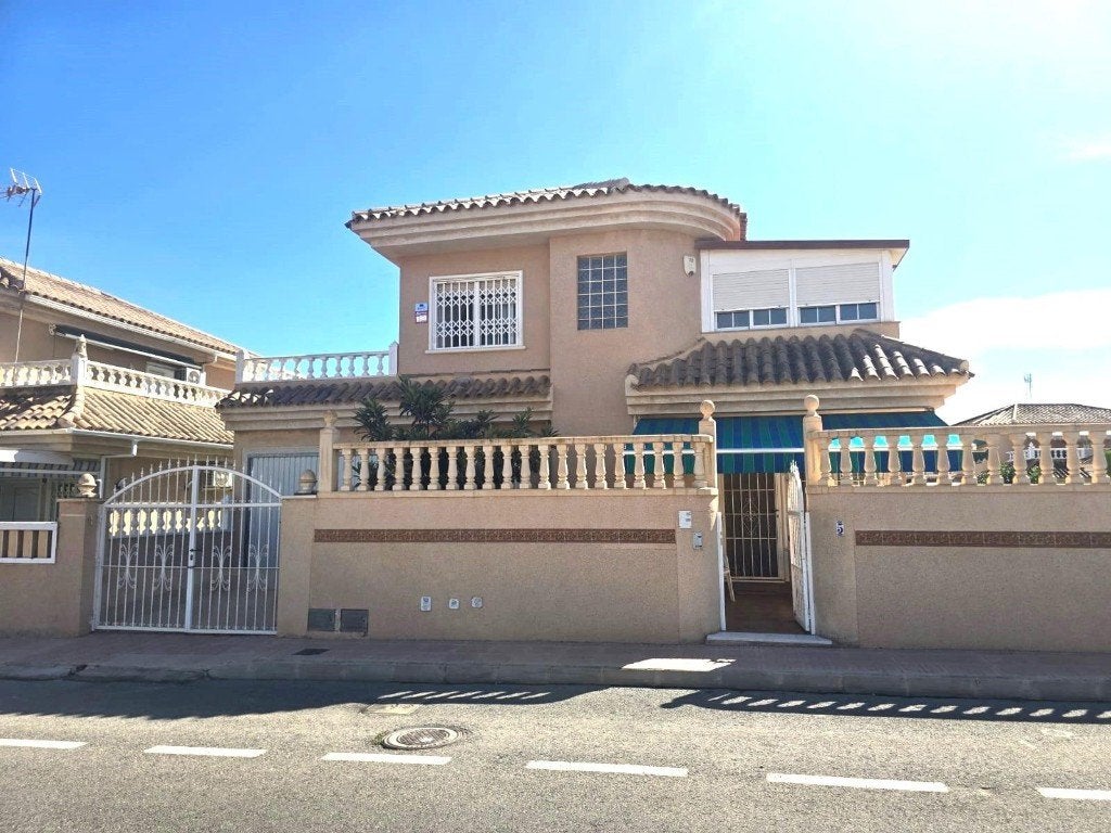 Villa individuelle à Torrevieja, Torrevieja, Ville, Maison d'habitation, 98 m²