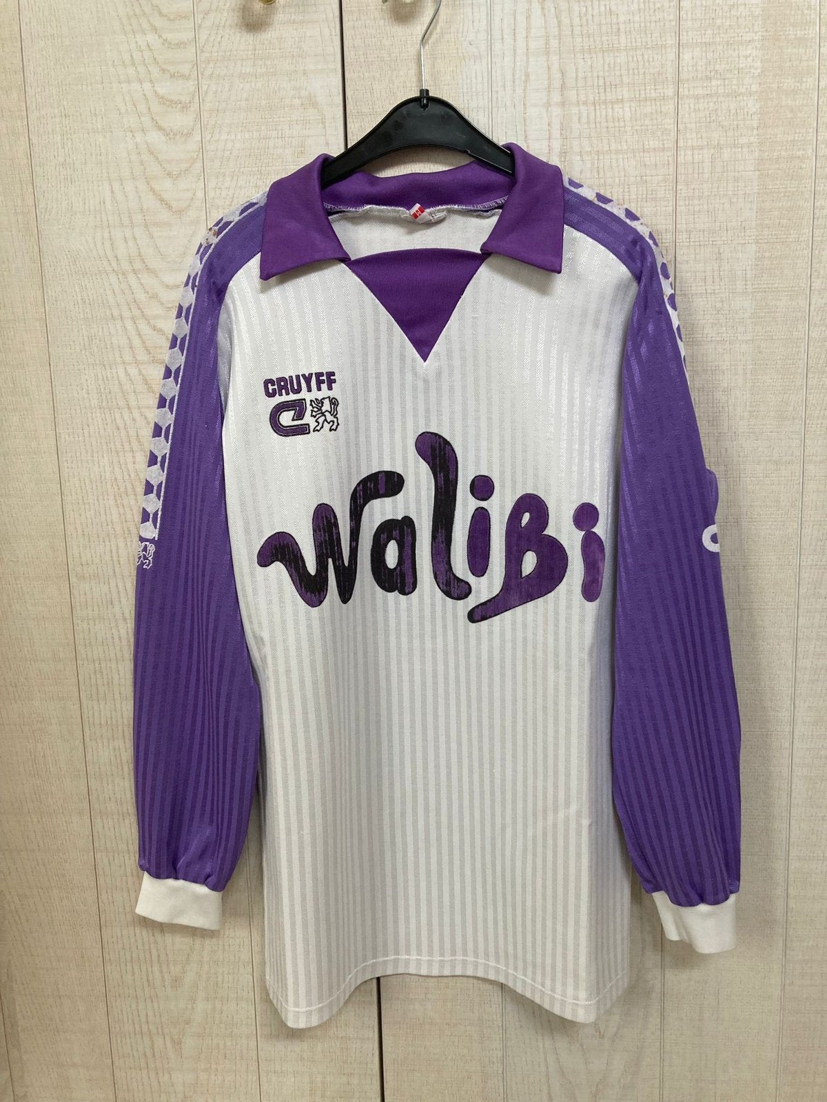 Vous recherchez ces chemises Matchworn du Beerschot ?