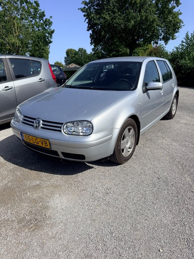 Volkswagen golf 4, Auto's, Voorwielaandrijving, 4 deurs, Stof, Zwart