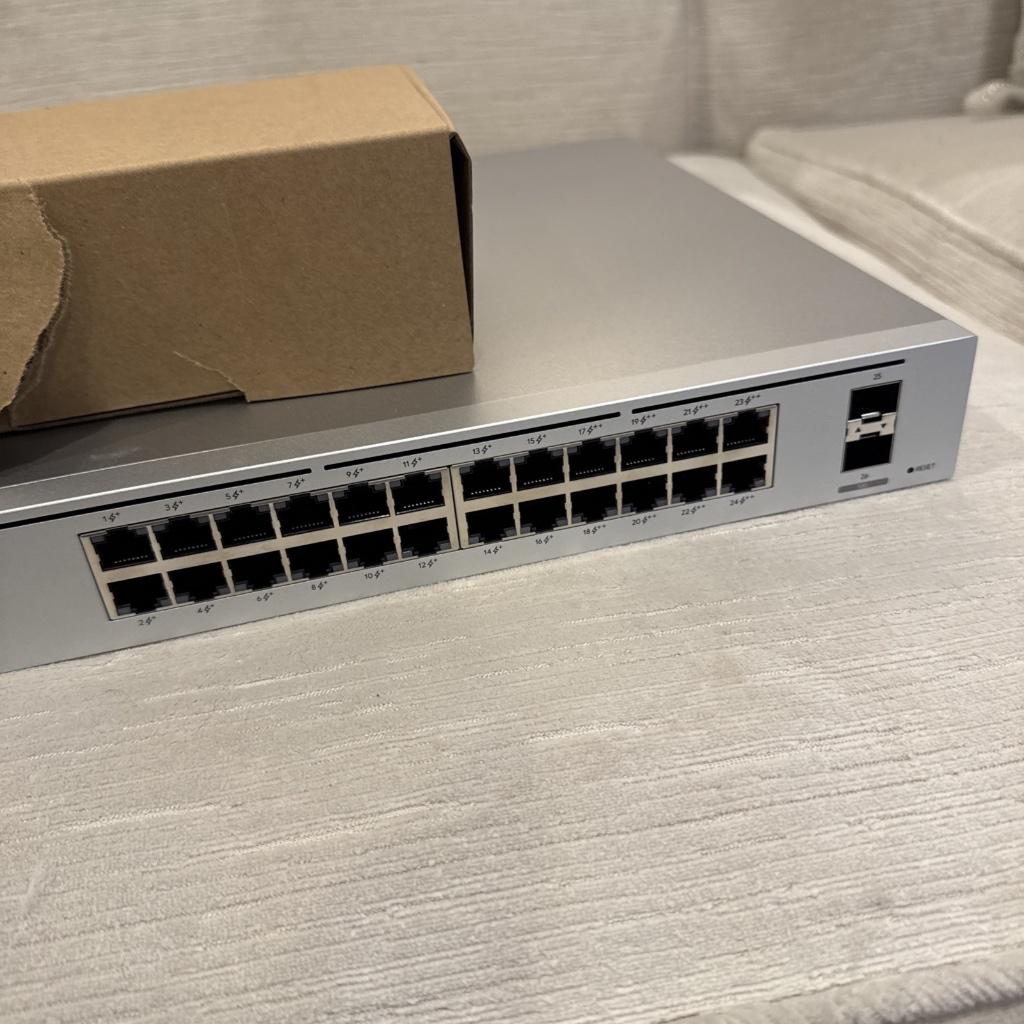 USW Pro 24 POE 400W Gen2, Ophalen of Verzenden, Zo goed als nieuw